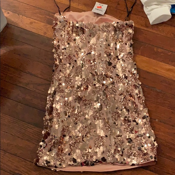 Dress - Picture 2 of 5